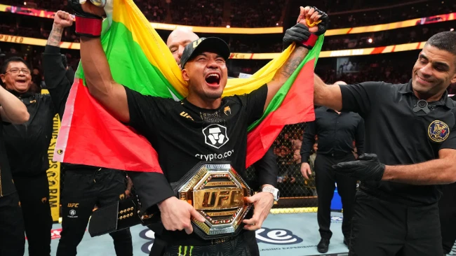 Weekly Sports Roundup: Van KOs Taira, McCain Sweeps, Woo Shines, Imai Struggles